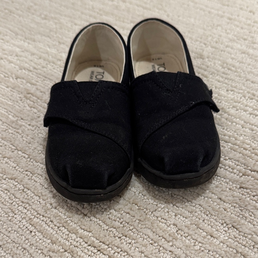TOMS unisex Kids Black Moccasin Shoes - Picture 3 of 4